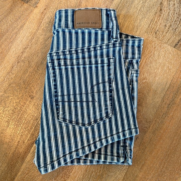 AMERICAN EAGLE • STRIPED HI-RISE SHORTIE • Size 00 Summer Shorts - Picture 11 of 11